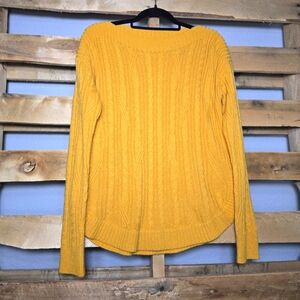 Lee sweater Size:M Color:Yellow